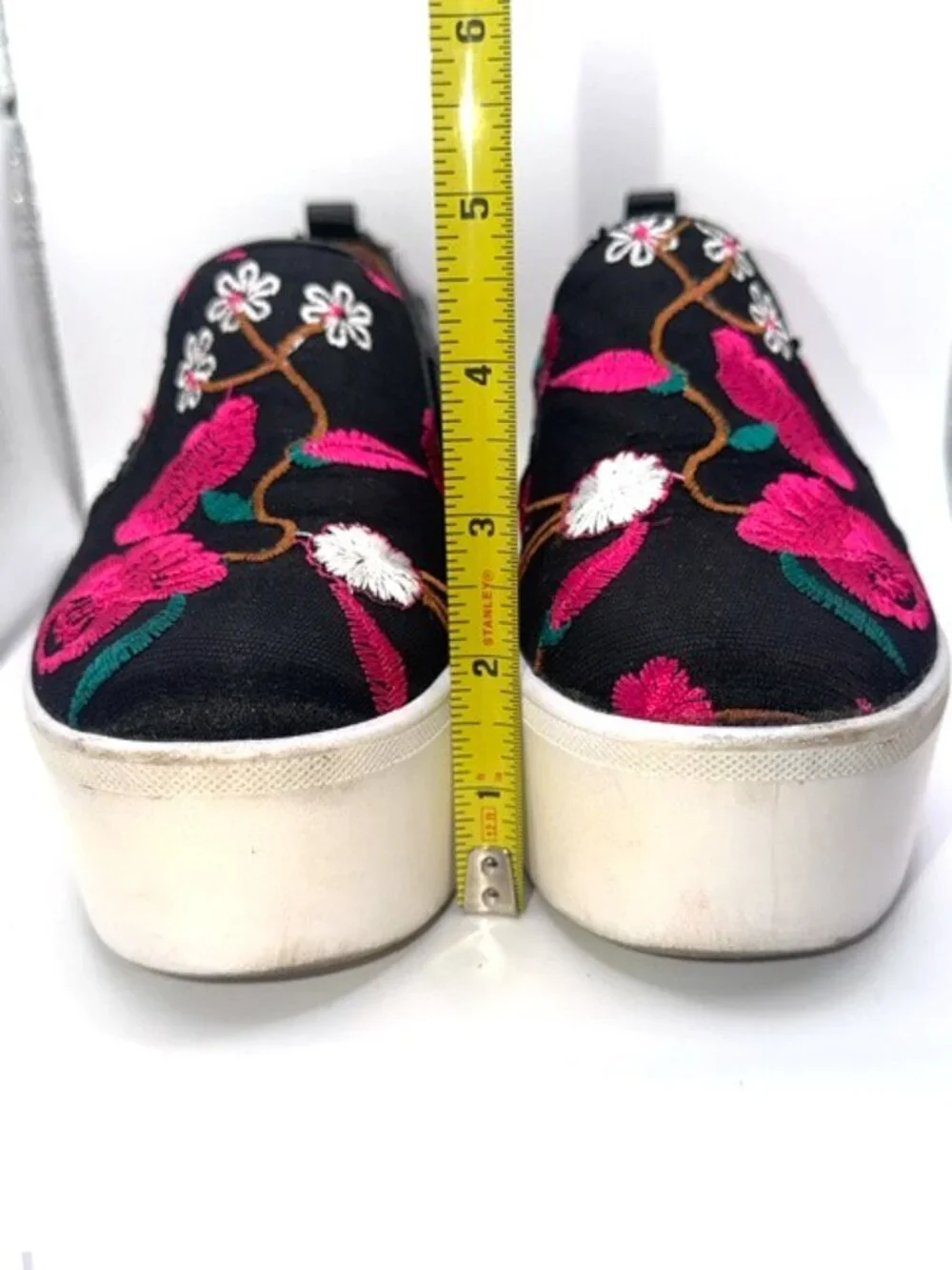 Golo Vivian Floral Embroidered Platform Slip-On Sneakers Black Size 8